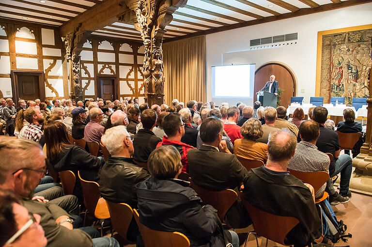 Podiumsdiskussion zur Mobilitätswende und zum Klimawandel.