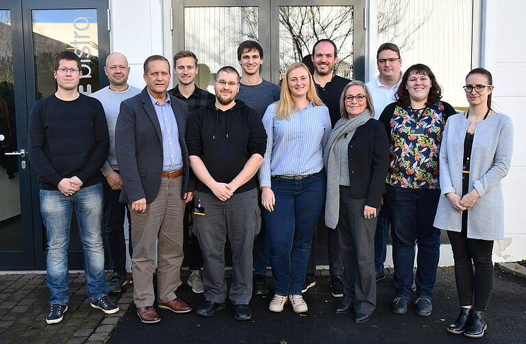Seit 10 Jahren bei MIWE sind (von links) Florian Schnur, Karsten Weiß, Stephan Fehl, Pascal Stürmer, Simon Helmerich, Felix Klein, Kristina Gensler, Michael Heinrich, Sabine Michaela Wenz (Geschäftsführung), Oliver Preis, Christina Gunsch und Annalena Weidner. Seit 10 Jahren bei MIWE sind (von links) Florian Schnur, Karsten Weiß, Stephan Fehl, Pascal Stürmer, Simon Helmerich, Felix Klein, Kristina Gensler, Michael Heinrich, Sabine Michaela Wenz (Geschäftsführung), Oliver Preis, Christina Gunsch und Annalena Weidner.