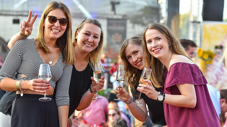 Das Weinfest in Sand soll 2022 wieder stattfinden. Zuletzt hatten die Besucherinnen und Besucher 2019 Spaß auf dem Altmain-Gelände,&nbsp; wie auf diesem Bild.