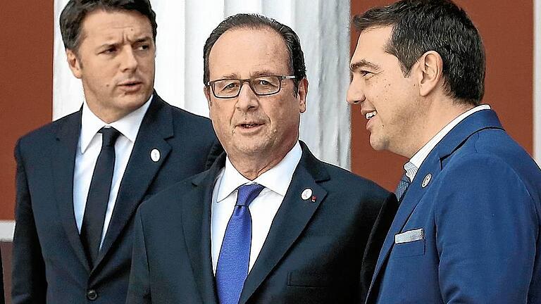 EU Mediterranean leaders meeting in Athens       -  Klub der roten Zahlen: Italiens Premier Matteo Renzi, Frankreichs Staatspräsident François Hollande und Griechenlands Regierungschef Alexis Tsipras (von links) haben auch für das kommende Haushaltsjahr wenig Erfreuliches an die Brüsseler Aufsicht zur Einhaltung der EU-Schuldenregeln zu vermelden.