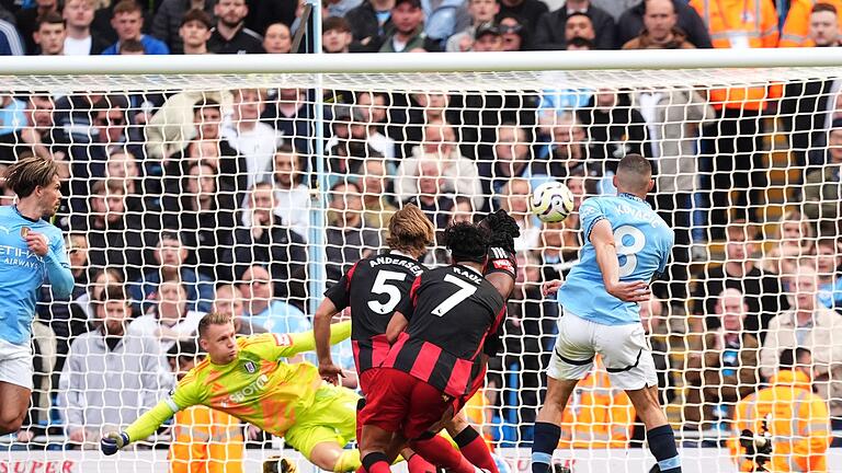 Manchester City - FC Fulham       -  Mateo Kovacic erzielt gegen den deutschen Torhüter Bernd Leno seinen zweiten Treffer.