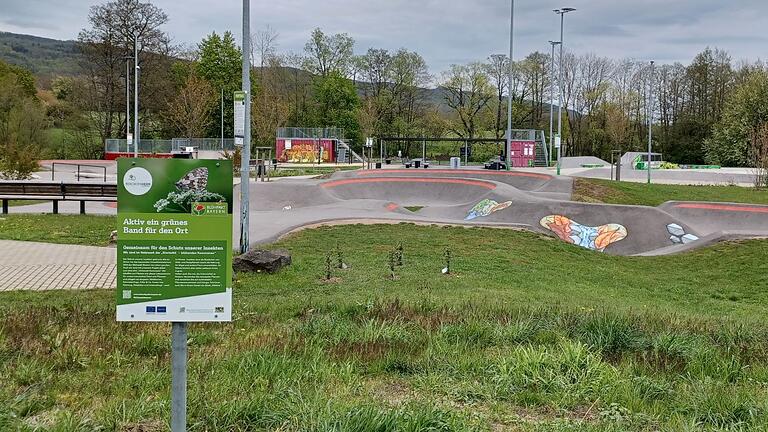 Einen Blühpark mit Naschgarten legt die Stadt Bischofsheim auf der Grünfläche am 'Funpark Four Seasons' an.