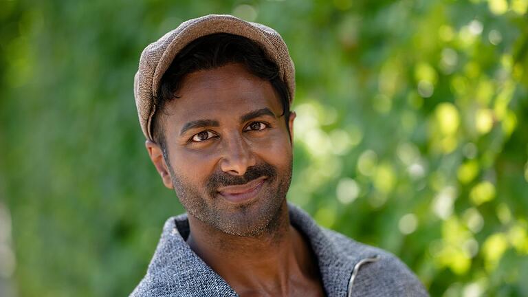 Lifecoach Biyon Kattilathu - Mit seinen Shows füllt Lifecoach Biyon Kattilathu seit Jahren Hallen. Lifecoach Biyon Kattilathu - Mit seinen Shows füllt Lifecoach Biyon Kattilathu seit Jahren Hallen.