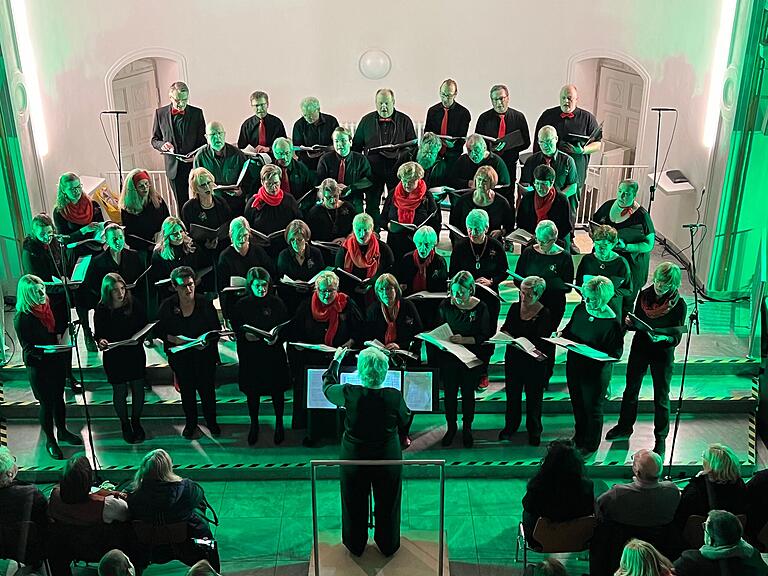 Wie Phönix aus der Asche: der Chor 'la musica' unter der Leitung von Andrea Lutsch gab sein erstes Konzert ich langer Pause.