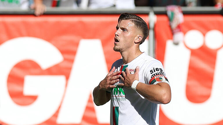 FC Augsburg - VfL Bochum.jpeg       -  Ermedin Demirovic stellte gegen Darmstadt einen Rekord auf, den er später ausbaute. Derzeit steht der Kapitän des FC Augsburg bei 15 Toren in einer Saison.