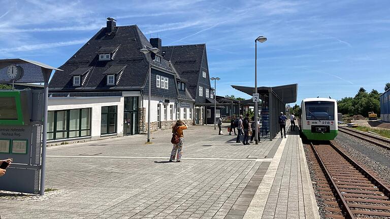 Im Bild der ThE-Bahnhof Neuhaus am Rennweg.
