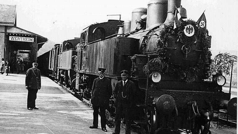 Eine Dampflok vor ihrem Start am Wertheimer Bahnhof im Jahre 1933. Eine Dampflok vor ihrem Start am Wertheimer Bahnhof im Jahre 1933.