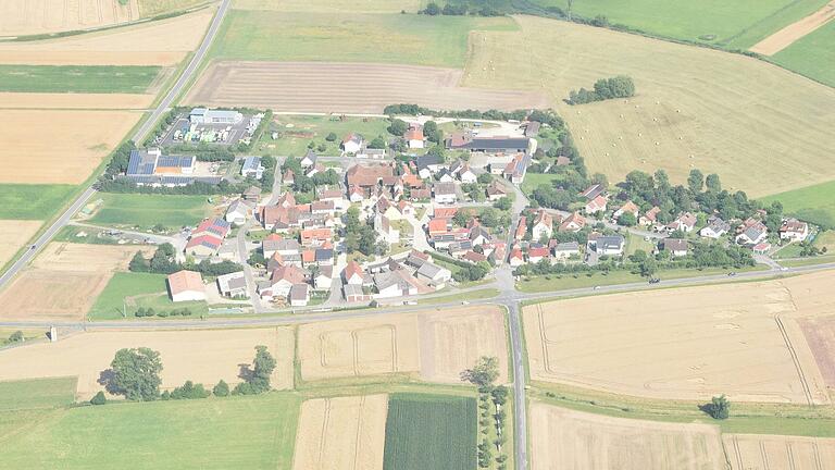 Umgeben von landwirtschaftlichen Flächen ist das Dorf, in dem ein Vize-Weltmeister geboren wurdet.