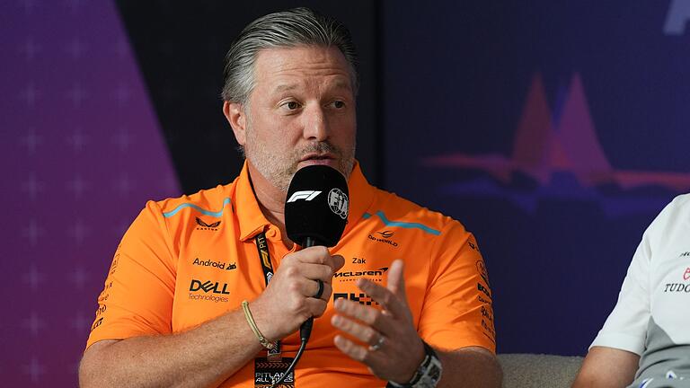 Zak Brown       -  Er poltert gegen Verstappen.