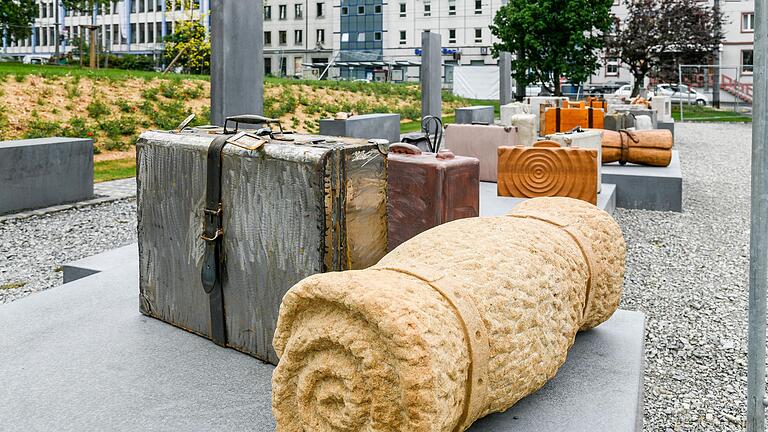 Jedes Gepäckstück des DenkOrt Deportation steht für die vielen grausam ermordeten Juden in Unterfranken.