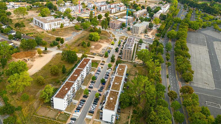 Blick auf den Stadtteil Bellevue, wo auch die SWG Schweinfurt im großen Stil baut, neben frei finanzierten Wohnungen auch öffentlich geförderte.