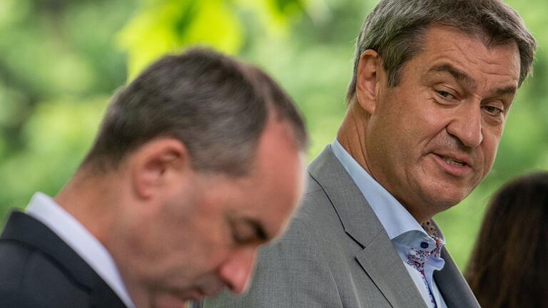 Markus Söder (CSU) will seinen Vize Hubert Aiwanger (Freie Wähler) weiter im Amt belassen. Markus Söder (CSU) will seinen Vize Hubert Aiwanger (Freie Wähler) weiter im Amt belassen. 
