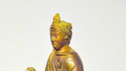 Liberaler Vater: Karl der Große zu Pferde auf einer Statuette aus dem 9. Jahrhundert aus Metz, die heute im Louvre in Paris zu sehen ist. Liberaler Vater: Karl der Große zu Pferde auf einer Statuette aus dem 9. Jahrhundert aus Metz, die heute im Louvre in Paris zu sehen ist.