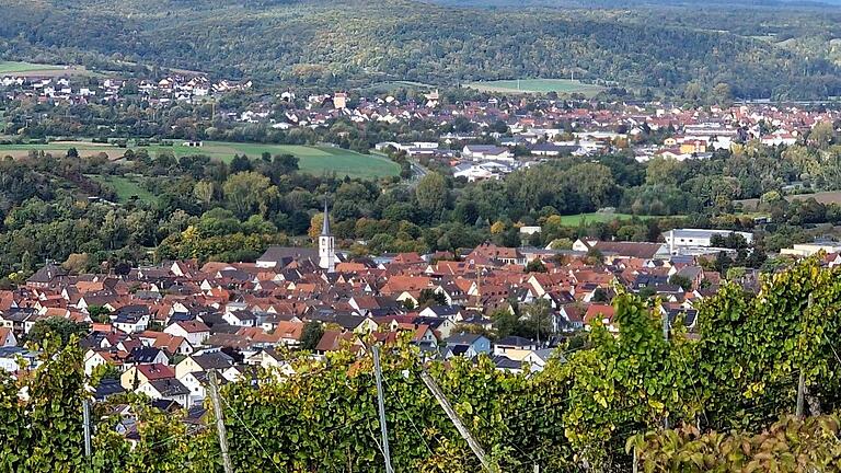 Der historische Ortskern von Thüngersheim (im Vordergrund) ist derzeit Schauplatz eines Konflikts rund um Denkmalschutz.