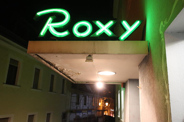 Ende Februar 2019 leuchteten die grünen Buchstaben am 'Roxy' endlich wieder. Ende Februar 2019 leuchteten die grünen Buchstaben am 'Roxy' endlich wieder.