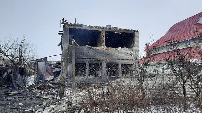 Zerstörte Wohngegend: Ein Bild aus der Stadt Charkiw, das der Ehemann einer der ukrainischen Frauen gesendet hat . Zerstörte Wohngegend: Ein Bild aus der Stadt Charkiw, das der Ehemann einer der ukrainischen Frauen gesendet hat .