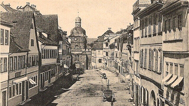 Rückertstraßse ca. 1866. Das Mühltor im Hintergrund wurde 1564 -66 erbaut und 1876 leider abgetragen
