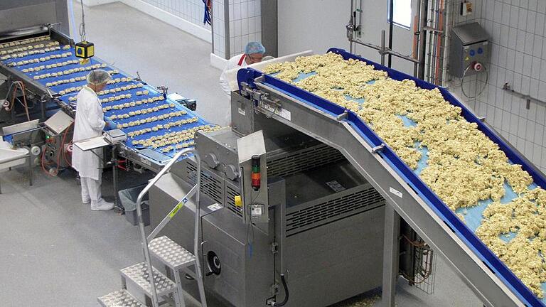 Willkommen in Europas Hauptstadt der Cookies: In dem zum Schweizer Aryzta-Konzert gehörenden Werk der Firma Hiestand in Gerolzhofen werden die amerikanischen Cookies für die Restaurants der Sandwichkette Subway in ganz Europa produziert. Aber auch für andere namhafte Hersteller liefert Hietand inzwischen tiefgekühlte Cookies.