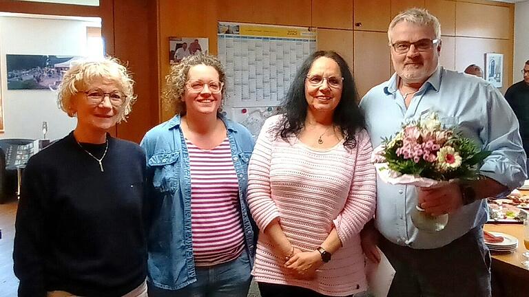Auf dem Foto Geschäftsleiterin Dagmar Aberle, Personalrätin Nadine Henkel, Claudia Pöhlmann, 1. Bürgermeister Willi Warmuth.