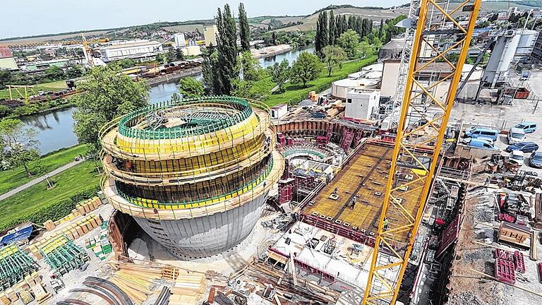 Mega-Baustelle: Die Kläranlage in der Mainaustraße in Würzburg wird für etwa 20 Millionen Euro auf neueste Umwelt-Technik umgerüstet. Hier leiten auch elf Landkreisgemeinden ihre Abwässer ein. Mega-Baustelle: Die Kläranlage in der Mainaustraße in Würzburg wird für etwa 20 Millionen Euro auf neueste Umwelt-Technik umgerüstet. Hier leiten auch elf Landkreisgemeinden ihre Abwässer ein.