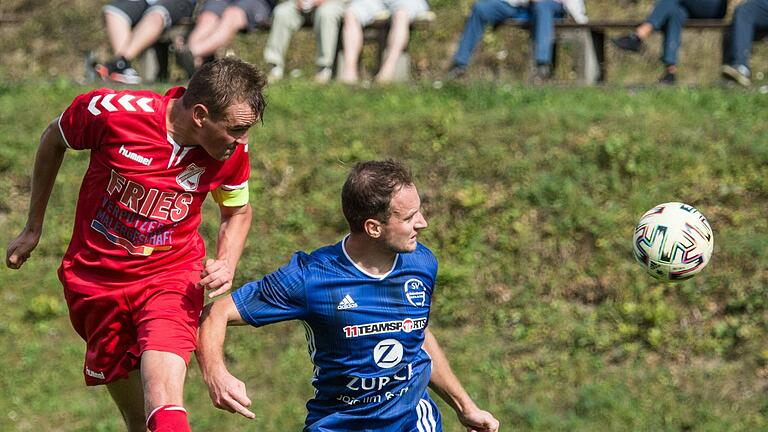 Thomas Voll (links, Archivbild) brachte die SG Unterweißenbrunn im Stadtderby gegen den VfR Stadt Bischofsheim in Führung.