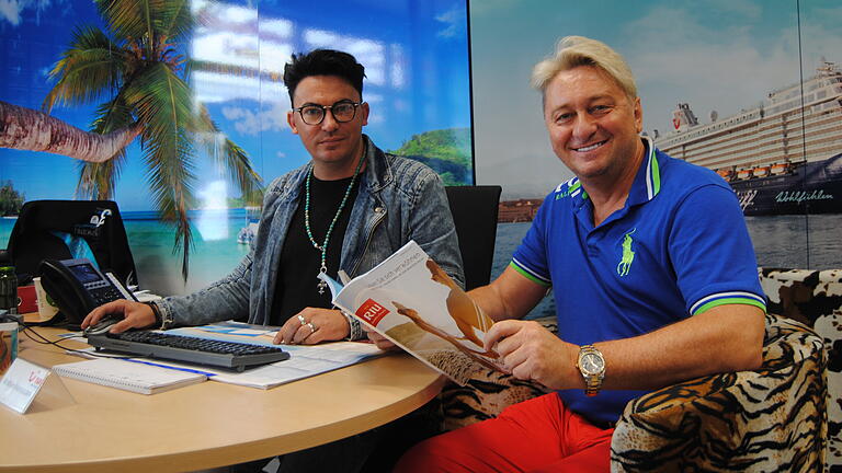 Matthias (links) und Hubert Fella 2017 in ihrem damaligen Reisebüro