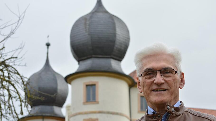 Edwin Braun heißt der Bürgermeisterkandidat 2020 der Wählergemeinschaft Thundorf. Im Bild steht Braun vor dem Wasserschloss.  Foto: Isolde Krapf       -  Edwin Braun heißt der Bürgermeisterkandidat 2020 der Wählergemeinschaft Thundorf. Im Bild steht Braun vor dem Wasserschloss.  Foto: Isolde Krapf