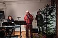 Barbara Moritz am E-Piano, Detlev Beck als Auktionator und Elisabeth „Charlotte“ Betzer als Assistentin bei der „Aktion Sorgenbaum“ in Münnerstadt.       -  Barbara Moritz am E-Piano, Detlev Beck als Auktionator und Elisabeth „Charlotte“ Betzer als Assistentin bei der „Aktion Sorgenbaum“ in Münnerstadt.