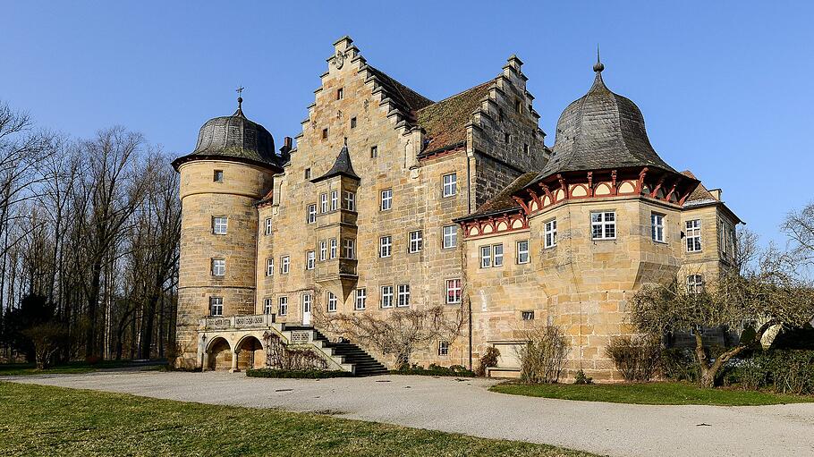 Hochzeit im Schloss       -  Im Landkreis Haßberge ist das Schloss Eyrichshof die passende Location für Vintage-Hochzeiten.