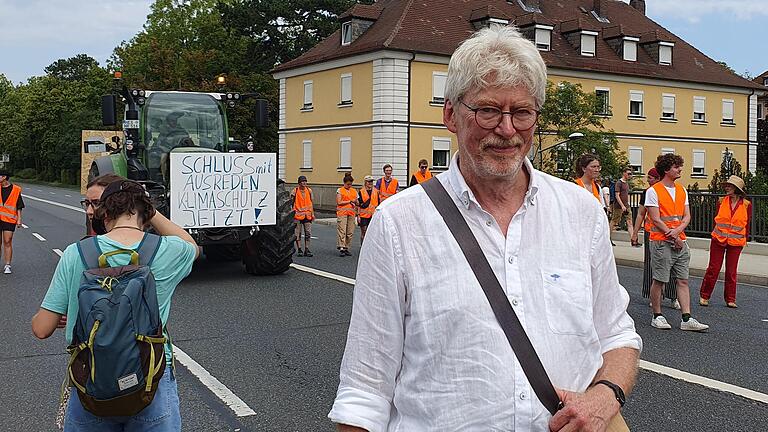 Ekkehard Hein ist bei der Protestaktion der Letzten Generation in Würzburg dabei. Ihm sei wichtig, dass das Anliegen der Protestgruppe ernst genommen wird, sagt der Würzburger.