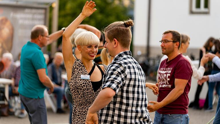 Die Open-Air-Tanzveranstaltung 'Dancing in the City' soll Leben und Bewegung nach Schweinfurt bringen. Hauptorganisatorin ist Tamika Pelzer (im Bild) von der Tanzschule Pelzer.