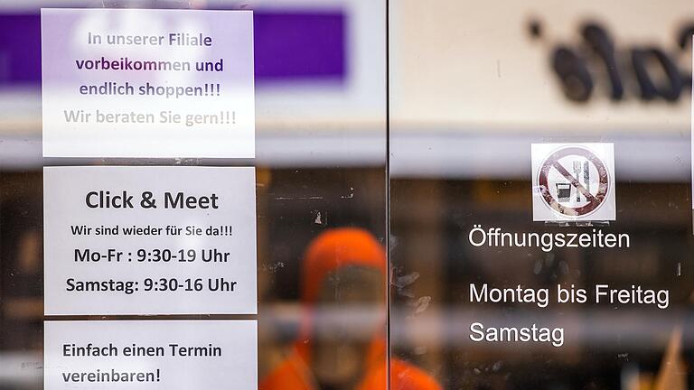Rhön-Grabfelds Landrat fordert Öffnungen im Einzelhandel und Erleichterungen für die Geschäftswelt - ausgerechnet jetzt, wo der Landkreis Spitzenreiter bei der Corona-Inzidenz in Unterfranken ist. Rhön-Grabfelds Landrat fordert Öffnungen im Einzelhandel und Erleichterungen für die Geschäftswelt - ausgerechnet jetzt, wo der Landkreis Spitzenreiter bei der Corona-Inzidenz in Unterfranken ist.