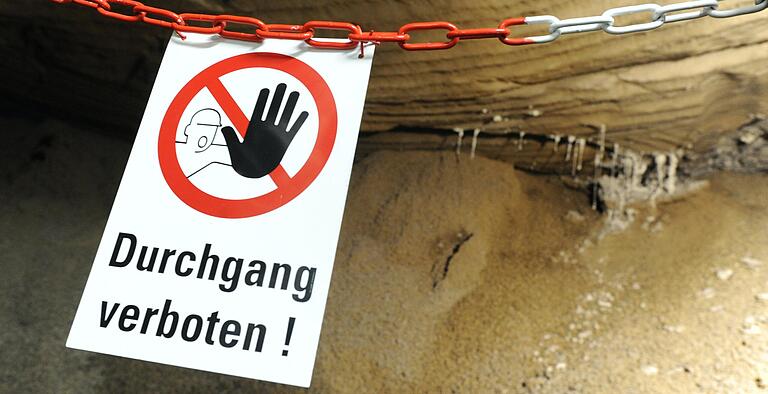 In das ehemalige Salzbergwerk Asse dringt seit vielen Jahren Wasser ein. Das ist zur Gefahr für den dort gelagerten Atommüll geworden. In das ehemalige Salzbergwerk Asse dringt seit vielen Jahren Wasser ein. Das ist zur Gefahr für den dort gelagerten Atommüll geworden.
