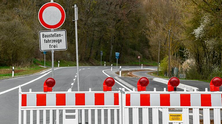 Gleich zwei Straßen (hier ein Symbolfoto) zwischen der Landesgrenze nach Hessen und Wüstensachsen werden in diesem Jahr wegen Sanierungsarbeiten gesperrt. Gleich zwei Straßen (hier ein Symbolfoto) zwischen der Landesgrenze nach Hessen und Wüstensachsen werden in diesem Jahr wegen Sanierungsarbeiten gesperrt.