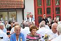 Zahlreiche Gäste kamen im Hof des 'Haus der Bürger' zusammen, um gemeinsam mit Pfarrer Georg Hartmann dessen 40-jähriges Priesterjubiläum zu feiern.