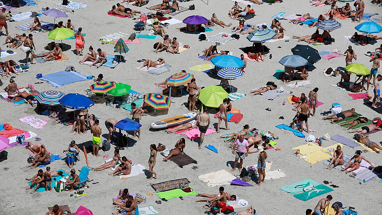 Tourismus auf Mallorca       -  So mögen viele Deutsche ihren Mallorca-Urlaub.