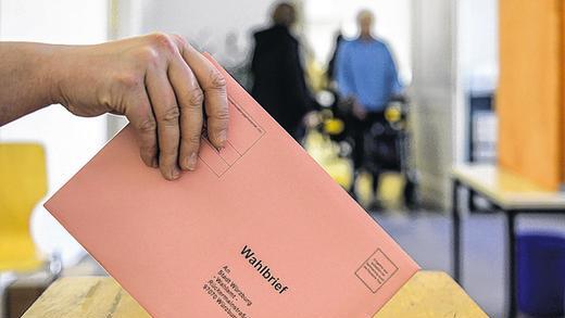 Wähler-Wunsch: Die Zusammenlegung von Stimmbezirken, die kleinen Orten endgültig ihre Wahlurne rauben könnte, stößt im Landkreis auf Widerstand. Wähler-Wunsch: Die Zusammenlegung von Stimmbezirken, die kleinen Orten endgültig ihre Wahlurne rauben könnte, stößt im Landkreis auf Widerstand.