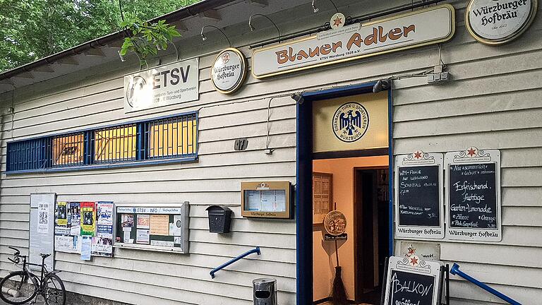 Eine Handvoll Nachbarn sehen den Blauen Adler in der Mergentheimer Straße als Störenfried. Andere sehen die Existenz des Kulturzentrums und Vereinslokals nun gefährdet. Foto: Thomas Obermeier