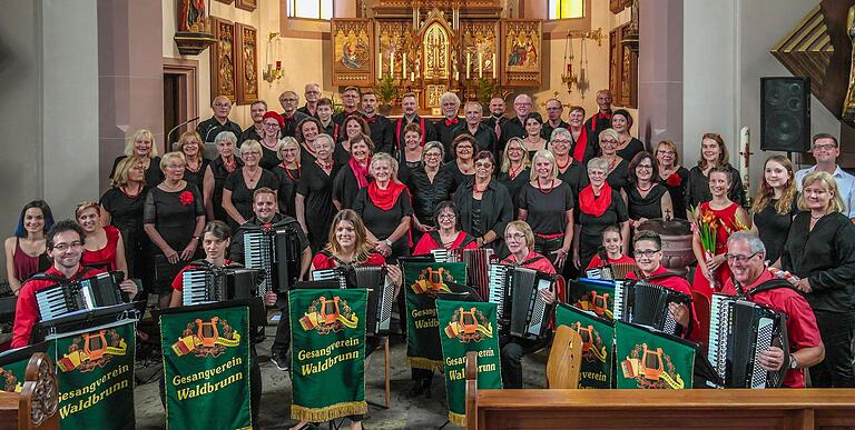 Eines der letzten großen Konzerte des Vereins vor der Pandemie veranstalteten im Jahr 2018 der Gemischte Chor und die Akkordeongruppe gemeinsam in der St. Norbertus-Pfarrkirche.