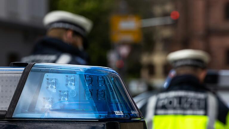 Die Eberner Polizei hat zwei Männer gestellt, die verschlossene Autos öffnen wollten. Die Eberner Polizei hat zwei Männer gestellt, die verschlossene Autos öffnen wollten.