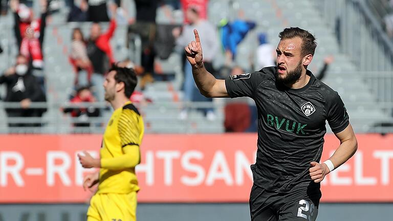 David Kopacz verlässt die Würzburger Kickers und heuert bei Zweitliga-Absteiger FC Ingolstadt an.