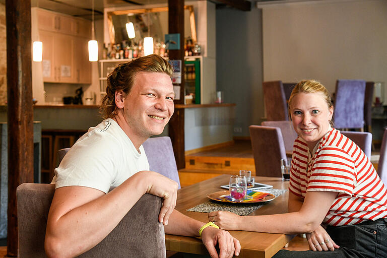 Das WuF-Zentrum ist ein sicherer Raum für alle Menschen aus der vielfältigen queeren Gemeinschaft. Adam Bopp und Lisa Plich sind offen für alle.