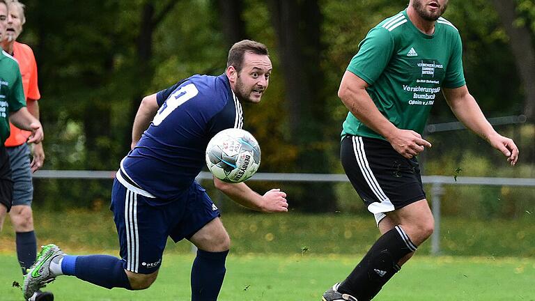 Falls in den lokalen Fußball-Ligen nach einem Abbruch der Saison die Quotientenregelung zur Anwendung kommt, zieht die SG Mellrichstadt/Frickenhausen (links Christian Weikert) in der Tabelle der A-Klasse 3 am TSV Ostheim (Andreas Vierheilig) vorbei auf den ersten Platz.