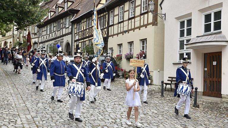 Auch die Bürgerwehr aus Neustadt an der Waldnaab nahm am Jubiläumsumzug teil. Auch die Bürgerwehr aus Neustadt an der Waldnaab nahm am Jubiläumsumzug teil.
