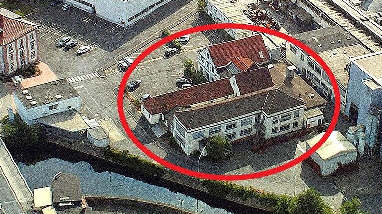 Luftbild von der Firma Bosch-Rexroth mit Resten der Spiegelmanufaktur (rot eingekreist) auf dem heute Hochwasser geschützten Werksgelände von Bosch-Rexroth. Luftbild von der Firma Bosch-Rexroth mit Resten der Spiegelmanufaktur (rot eingekreist) auf dem heute Hochwasser geschützten Werksgelände von Bosch-Rexroth.