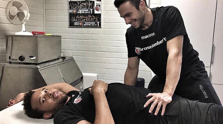 Enges Vertrauensverhältnis: Vincent Schorn behandelt unter anderem Sportler wie den Basketball-Star Elias Harris. Enges Vertrauensverhältnis: Vincent Schorn behandelt unter anderem Sportler wie den Basketball-Star Elias Harris.