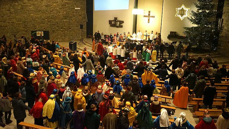 Zum Sternsinger-Danke-Tag kamen die Sternsingerinnen und Sternsinger der Diözese nach Marktheidenfeld. Zum Sternsinger-Danke-Tag kamen die Sternsingerinnen und Sternsinger der Diözese nach Marktheidenfeld.