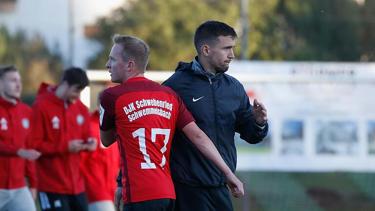 Geheimfavorit oder vielleicht gar nicht mehr so geheim? Der von (von links) Thomas Cäsar und Felix Zöller trainierten DJK Schwebenried/Schwemmelsbach trauen die Konkurrenten in der Fußball-Landesliga Nordwest einiges zu.