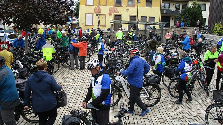 Aufbruchstimmung nach der Mittagspause in Eußenheim.