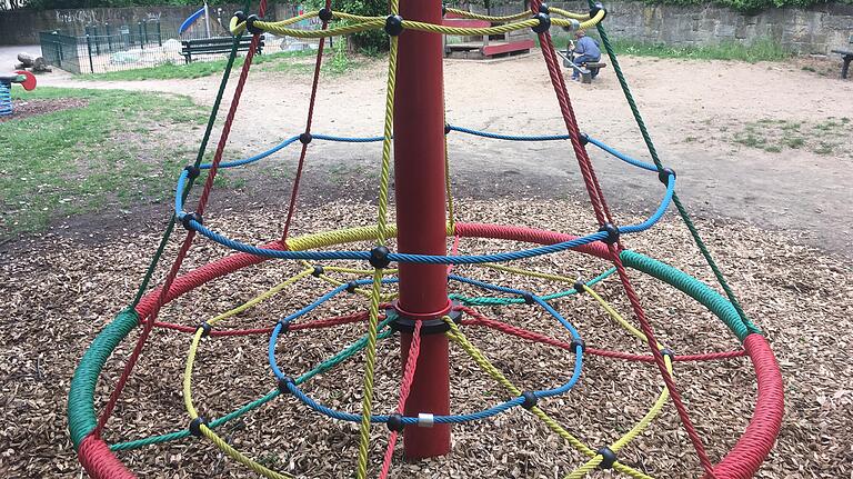 Karussell-Spaß: Beliebter Spielplatz im Frauenland.